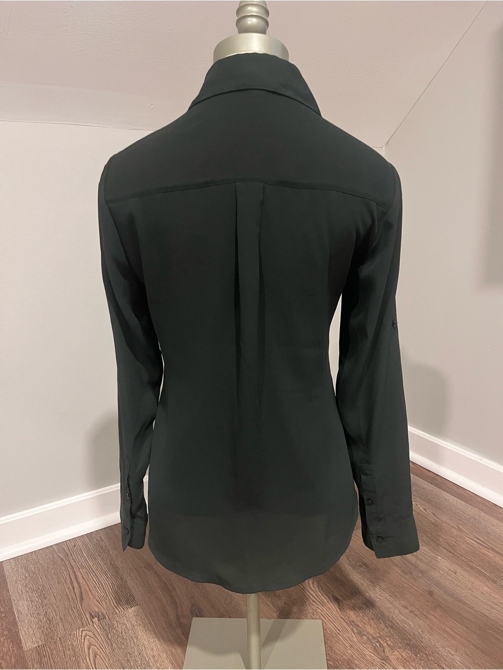 Express Dark Green Button-Down Long-Sleeve Blouse - Picture 2 of 3